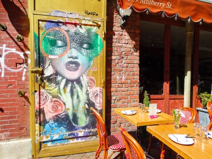 café et street art couleur